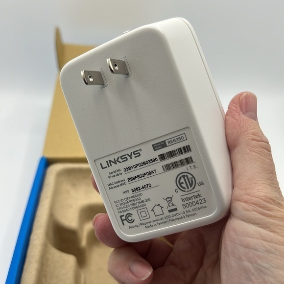 LINKSYS BOOST WIFI RANGE EXTENDER UP TO 1,000 SQ FEET MODEL # RE6250/RE6350 - Picture 7 of 7